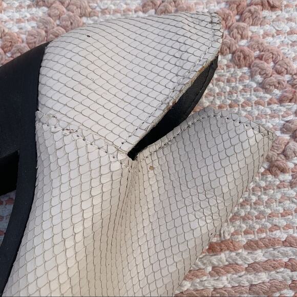 White and Black Steve Madden Petra Snake Skin Heeled Ankle Booties 8 - Picture 16 of 16